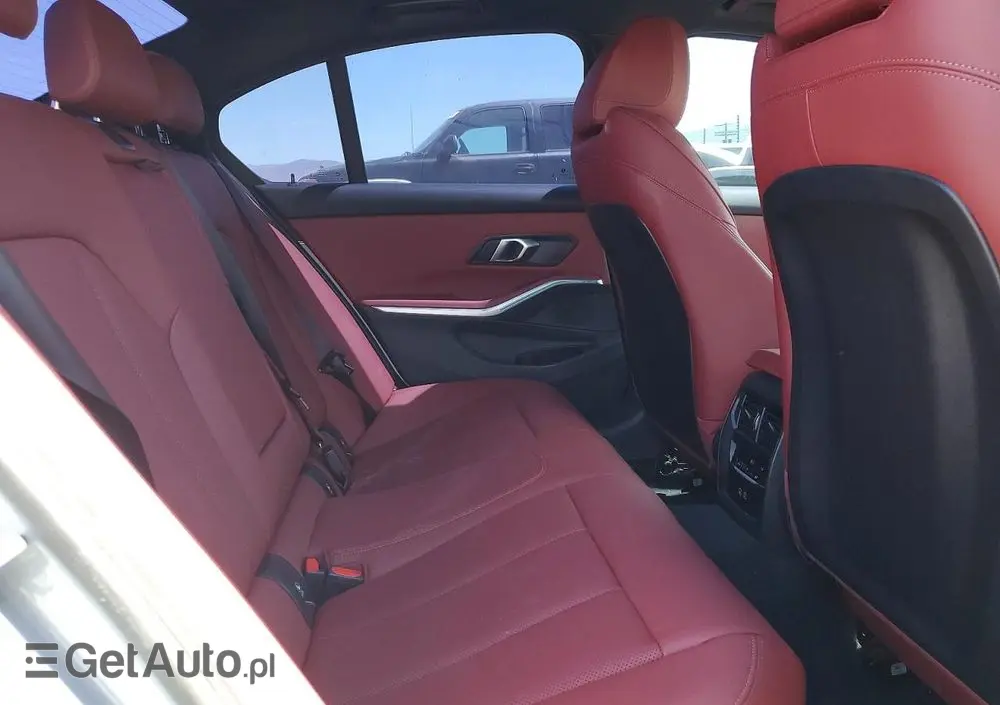 BMW Seria 3 330i Edition M Sport Shadow