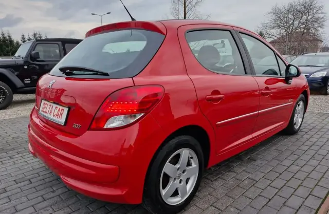 PEUGEOT 207 