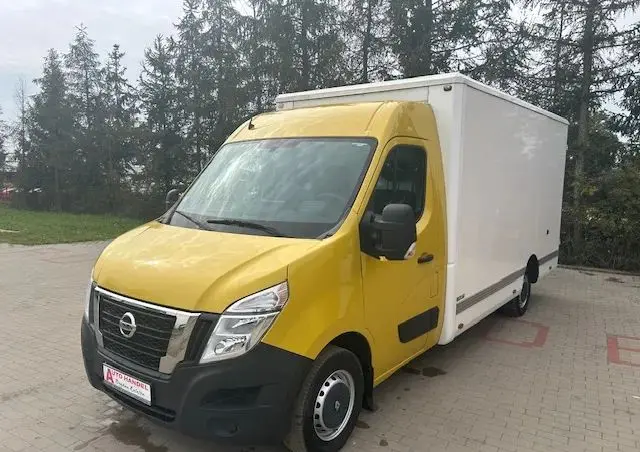 NISSAN NV 400 