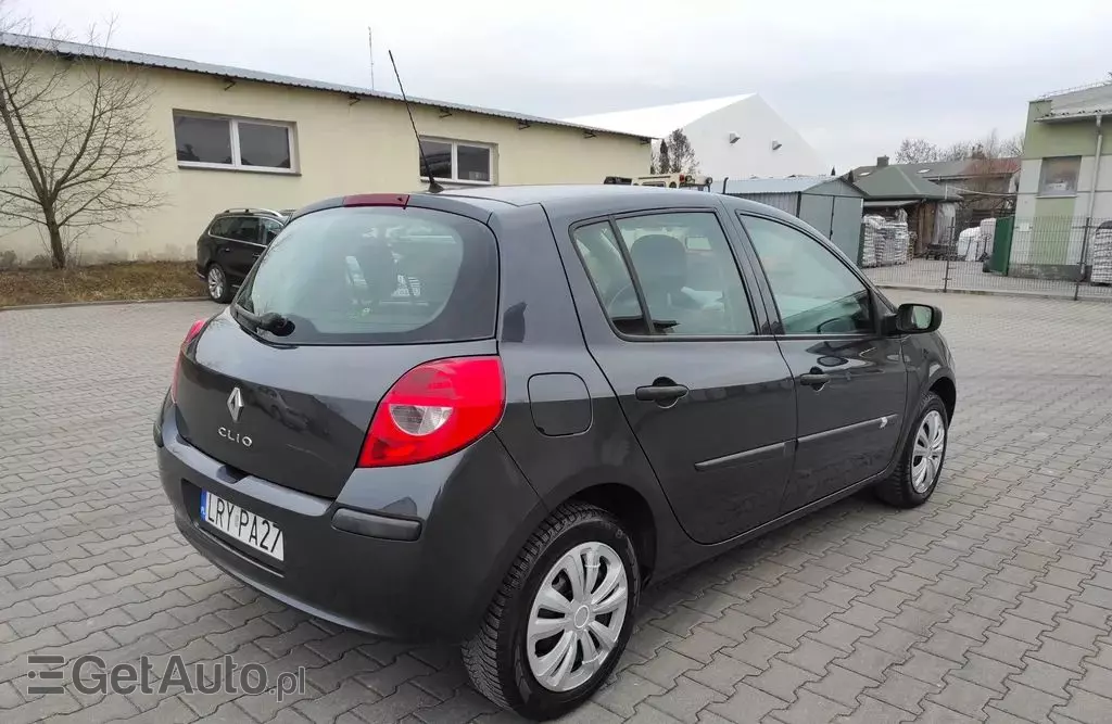 RENAULT Clio 