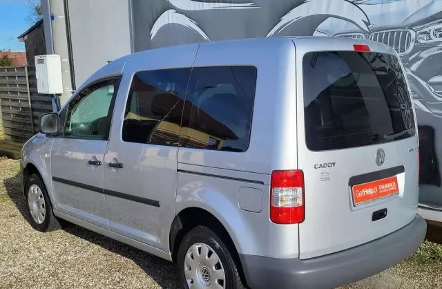 VOLKSWAGEN Caddy 