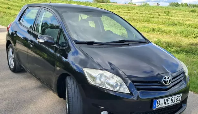 TOYOTA Auris 