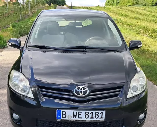 TOYOTA Auris 