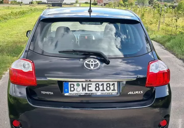 TOYOTA Auris 