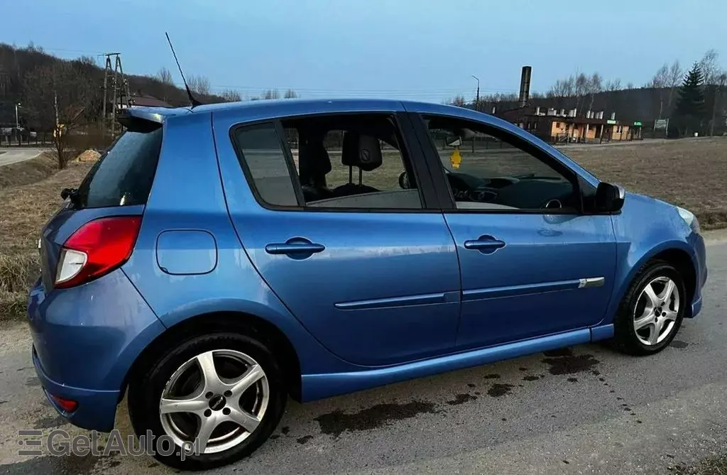 RENAULT Clio 