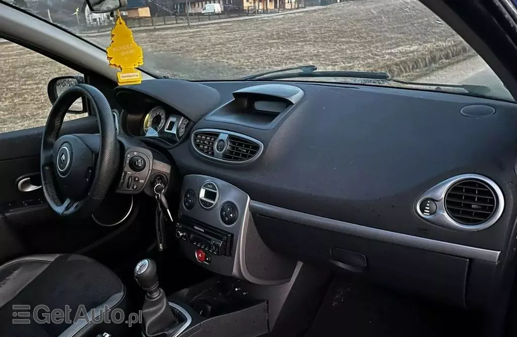 RENAULT Clio 