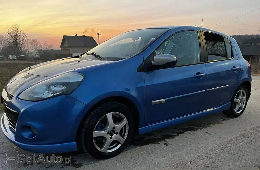 RENAULT Clio 
