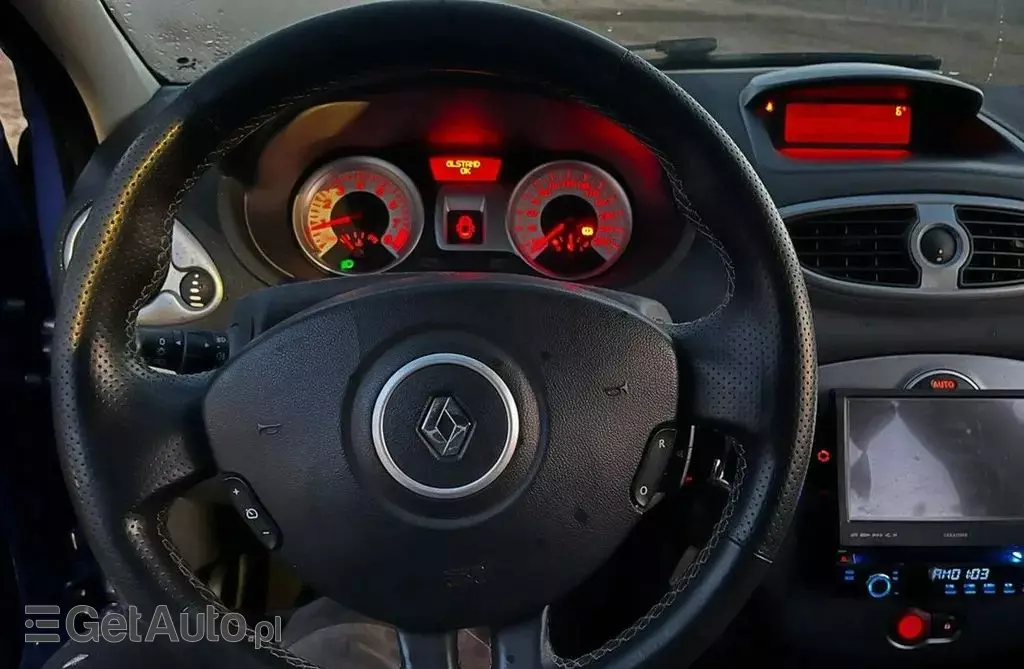 RENAULT Clio 