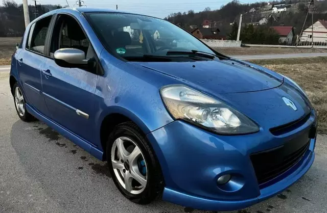 RENAULT Clio 