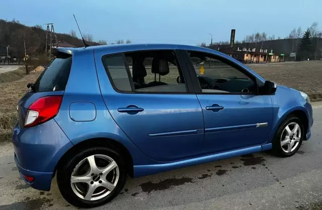 RENAULT Clio 