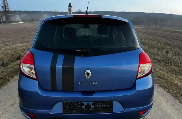 RENAULT Clio 