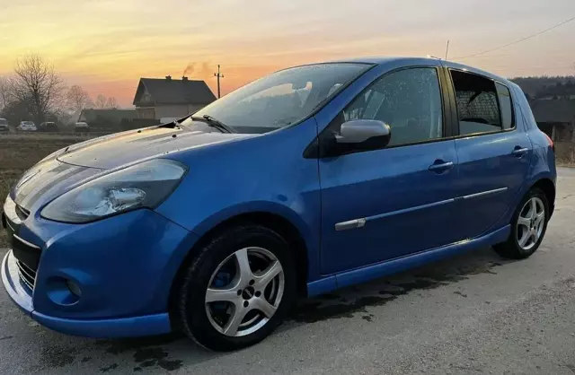 RENAULT Clio 