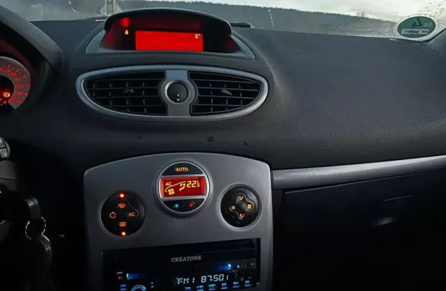 RENAULT Clio 
