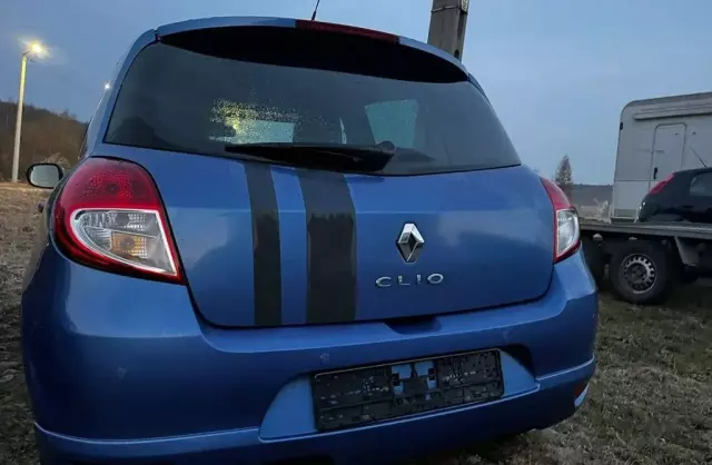 RENAULT Clio 