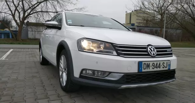 VOLKSWAGEN Passat Alltrack 