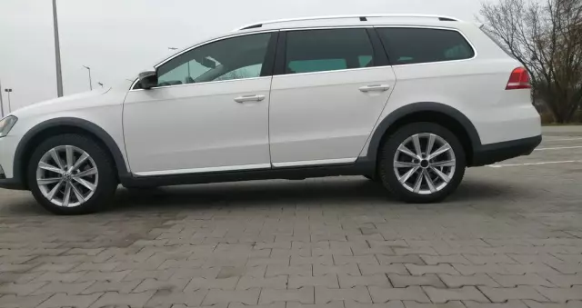 VOLKSWAGEN Passat Alltrack 