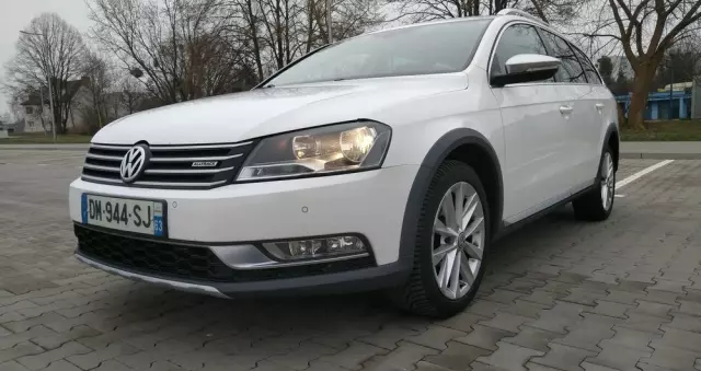 VOLKSWAGEN Passat Alltrack 