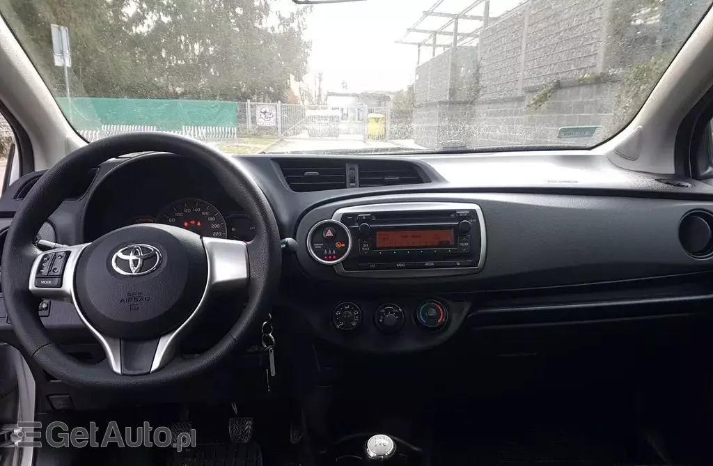 TOYOTA Yaris 