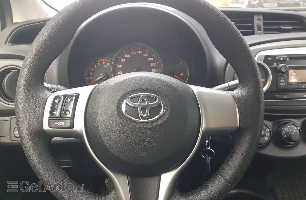 TOYOTA Yaris 