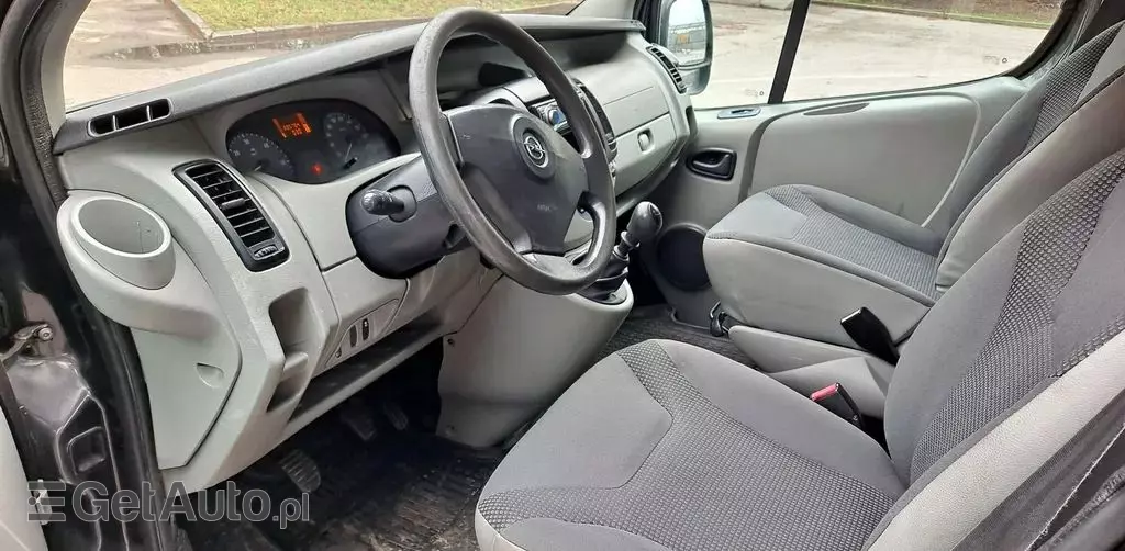 OPEL Vivaro 