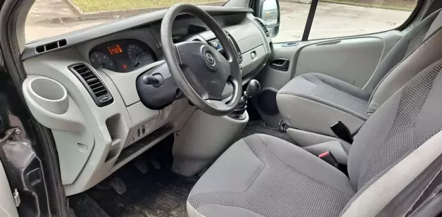 OPEL Vivaro 