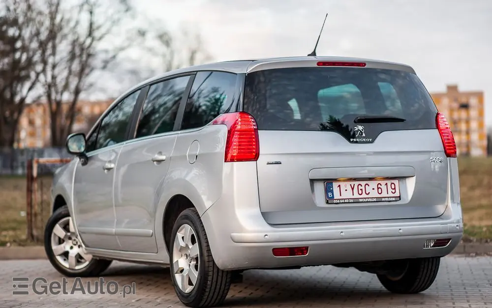 PEUGEOT 5008 