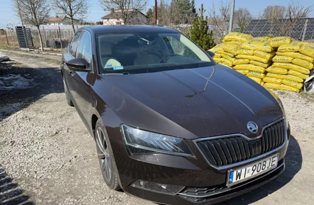 SKODA Superb 