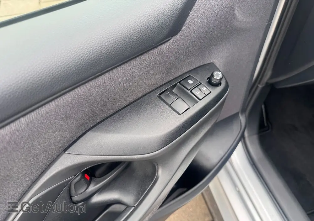 TOYOTA Yaris Ver-hybrid-1-5-comfort