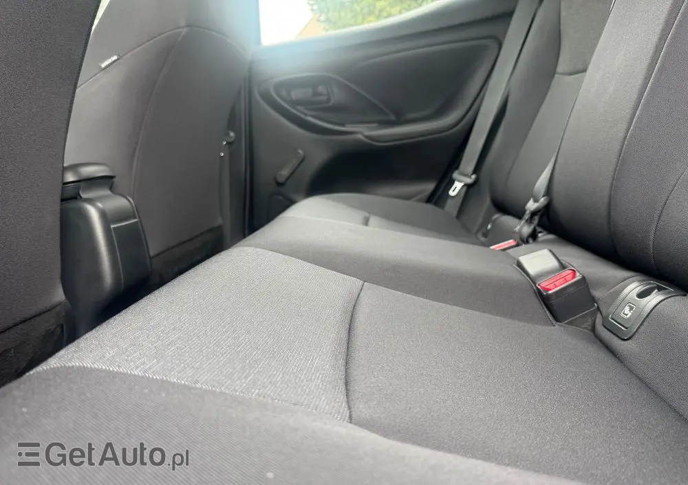 TOYOTA Yaris Ver-hybrid-1-5-comfort