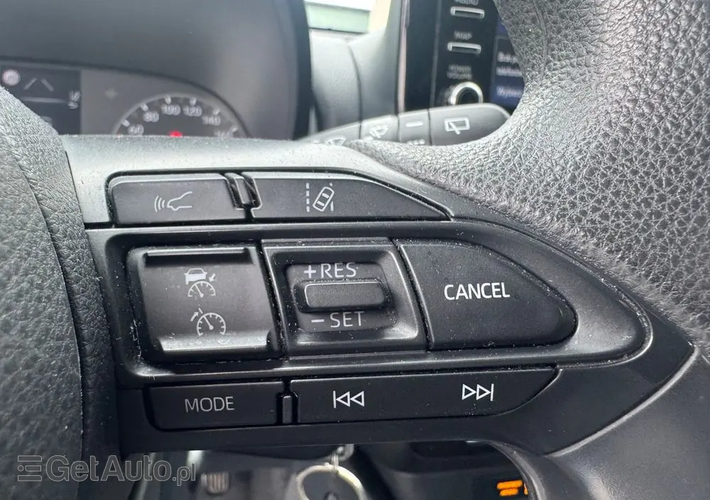 TOYOTA Yaris Ver-hybrid-1-5-comfort