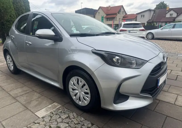 TOYOTA Yaris Ver-hybrid-1-5-comfort