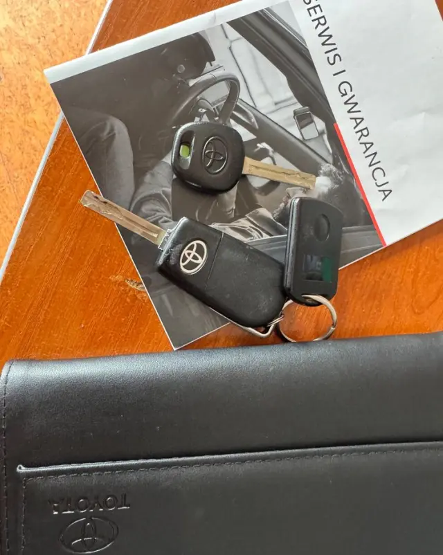 TOYOTA Yaris Ver-hybrid-1-5-comfort