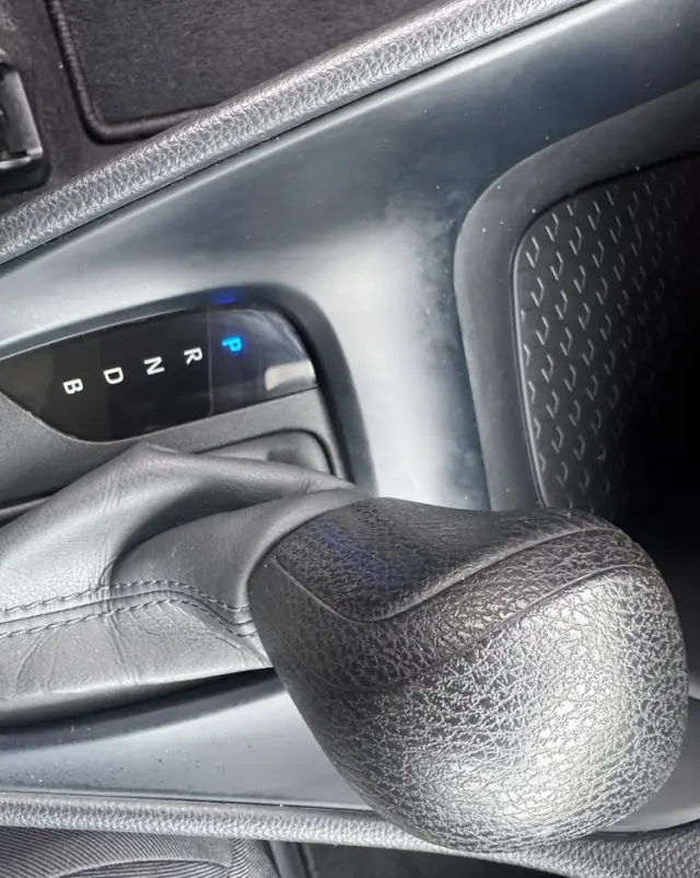 TOYOTA Yaris Ver-hybrid-1-5-comfort