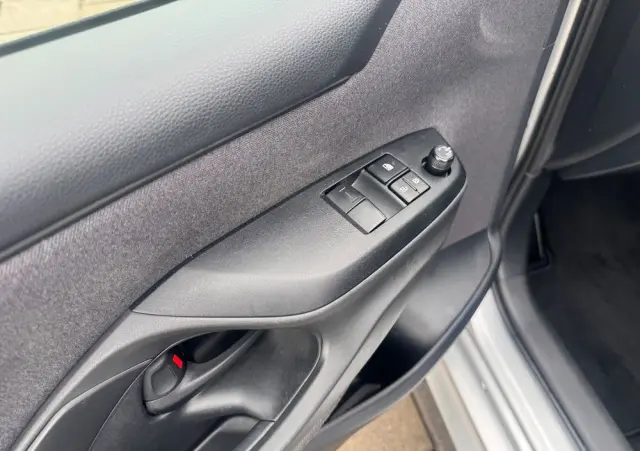 TOYOTA Yaris Ver-hybrid-1-5-comfort