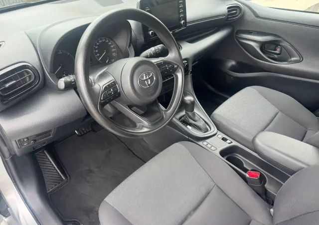 TOYOTA Yaris Ver-hybrid-1-5-comfort