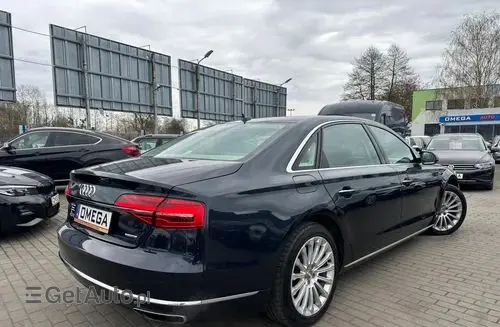 AUDI A8 