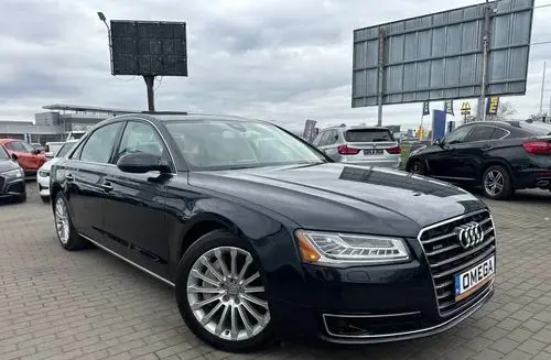 AUDI A8 