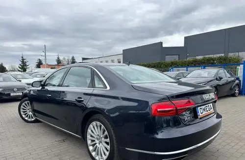 AUDI A8 
