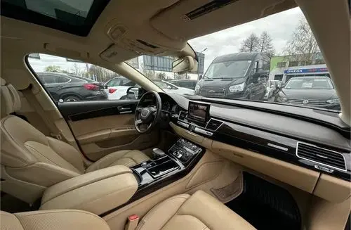 AUDI A8 