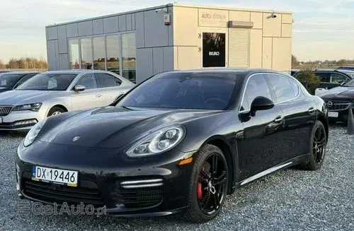 PORSCHE Panamera 
