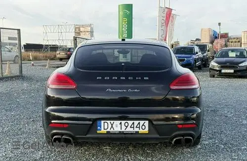 PORSCHE Panamera 