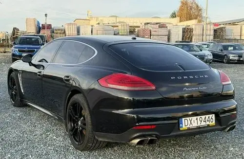 PORSCHE Panamera 