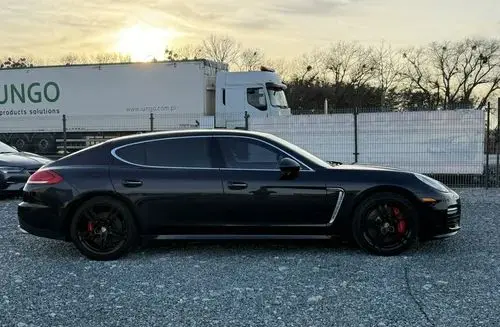 PORSCHE Panamera 