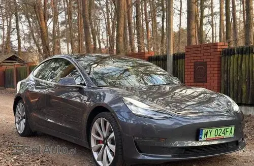 TESLA Model 3 