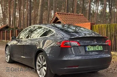 TESLA Model 3 