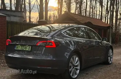 TESLA Model 3 