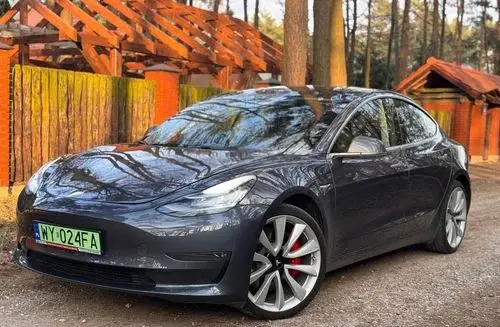 TESLA Model 3 