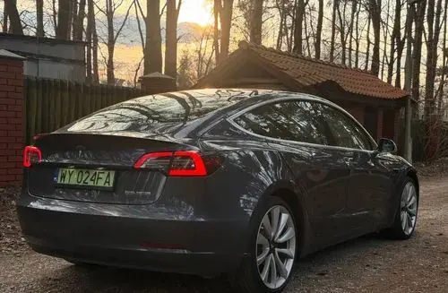 TESLA Model 3 