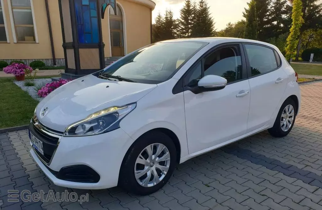 PEUGEOT 208 