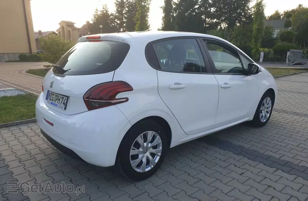 PEUGEOT 208 